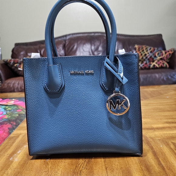 Michael Kors Handbags - NWT Michael Kors bag